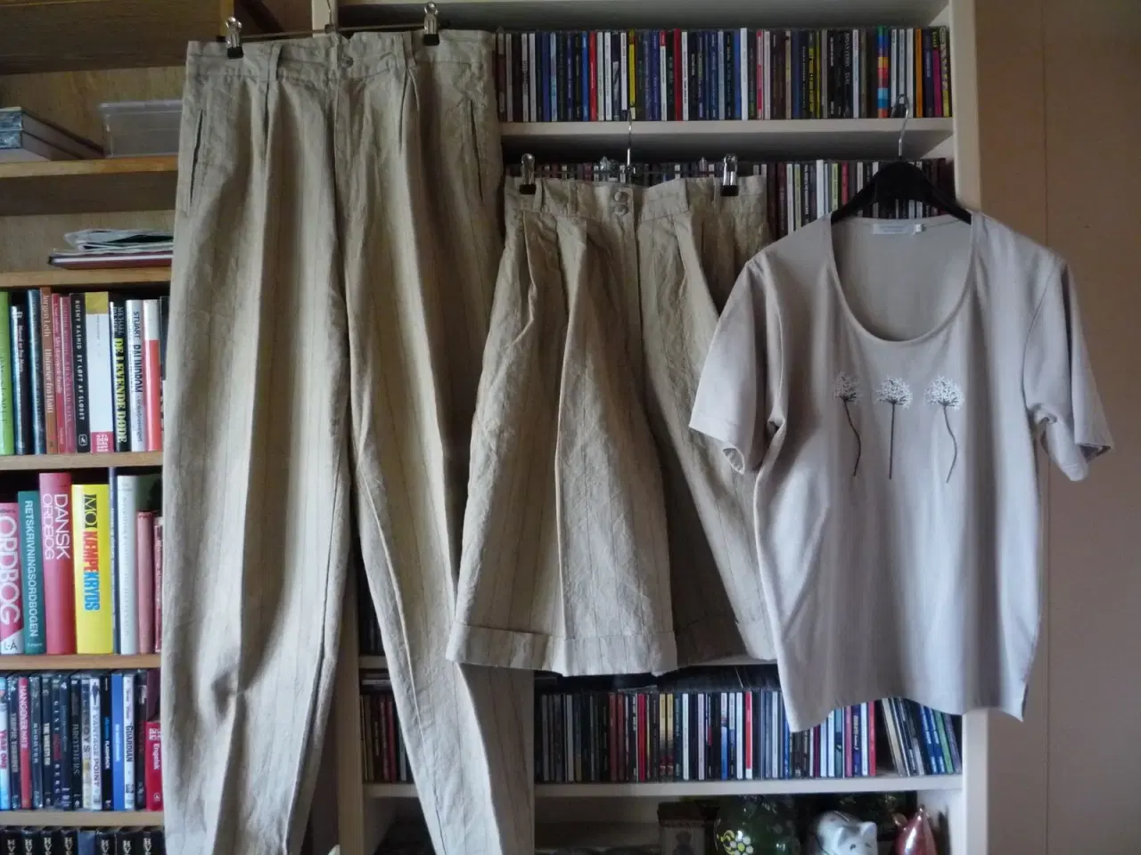 Billede 1 - Lange bukser, cityshorts og bluse