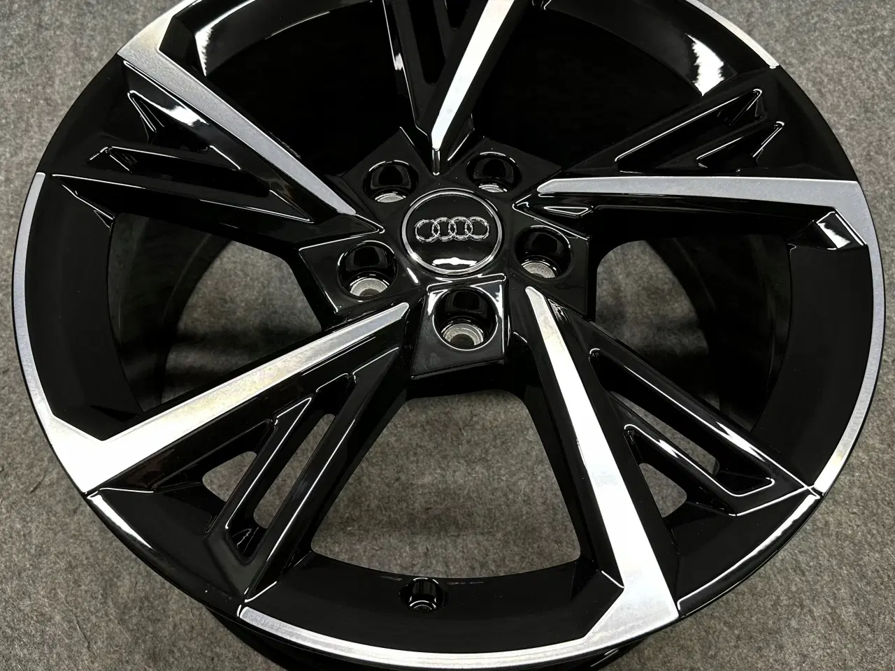 Billede 1 - AUDI A3 8Y 8Y0 18 S-LINE S3 8J x 18" 5x112 ET 46