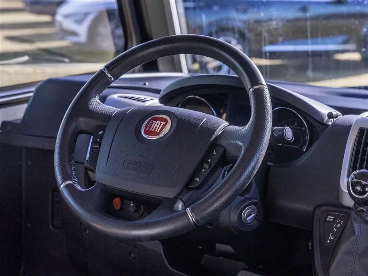 Billede 43 - 2021 - Carado I 338 Aut.   Topudstyret Helintegreret Carado med automatgear