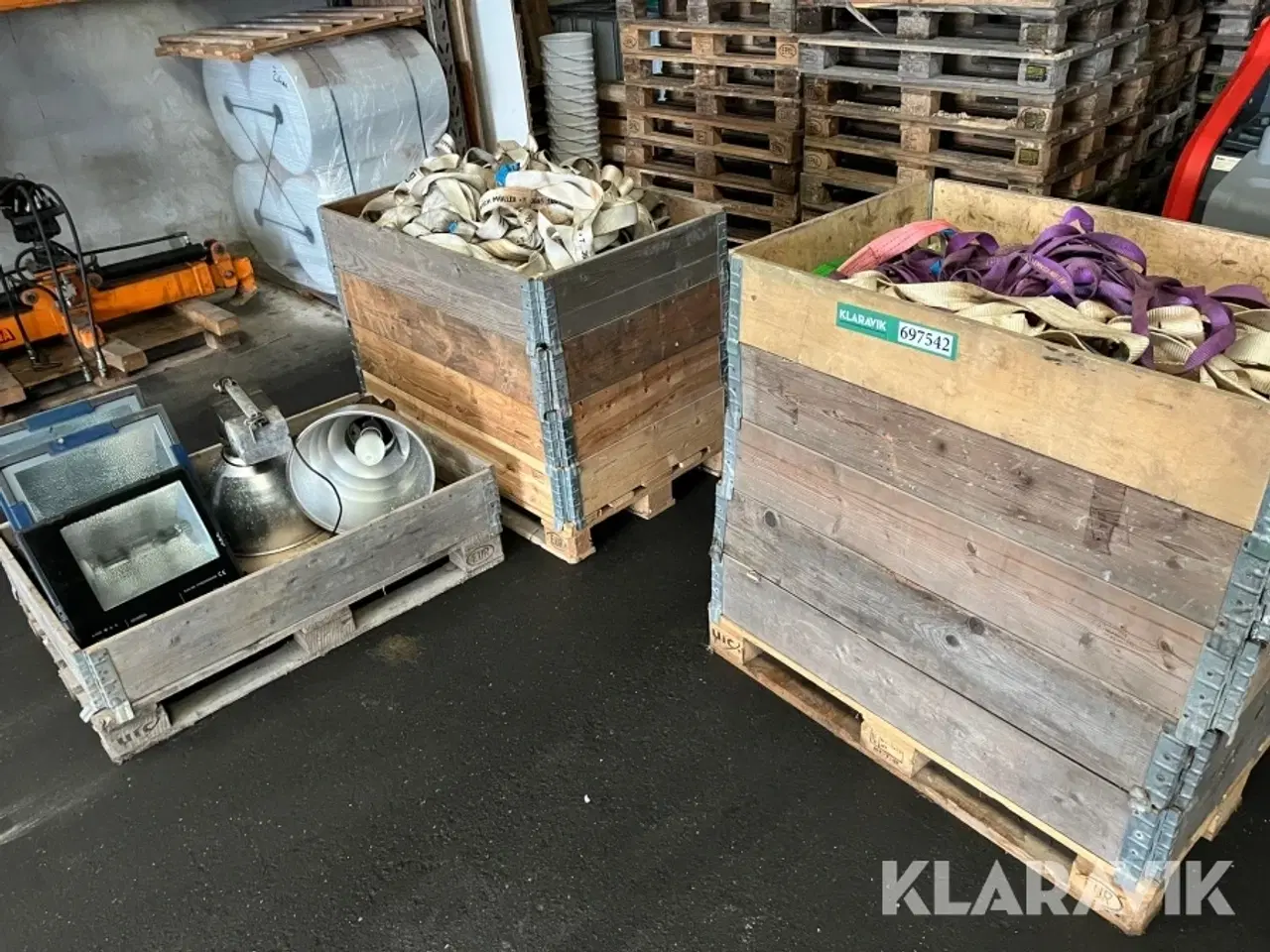 Billede 1 - Lot - Stropper og arbejdsbelysning 3 paller