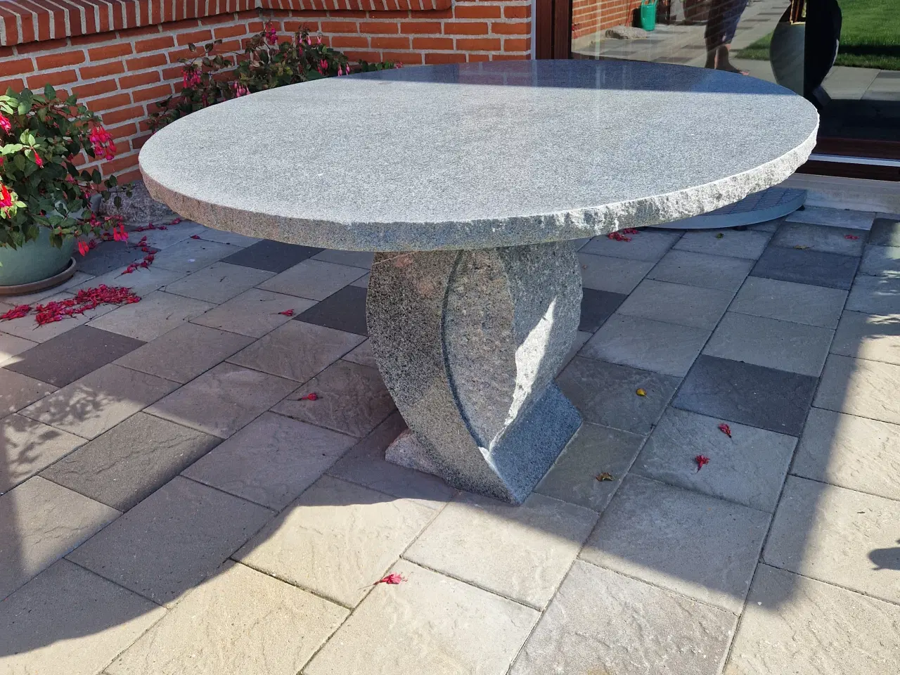 Billede 1 - Ø120 Granit havebord - Flot stand som nyt