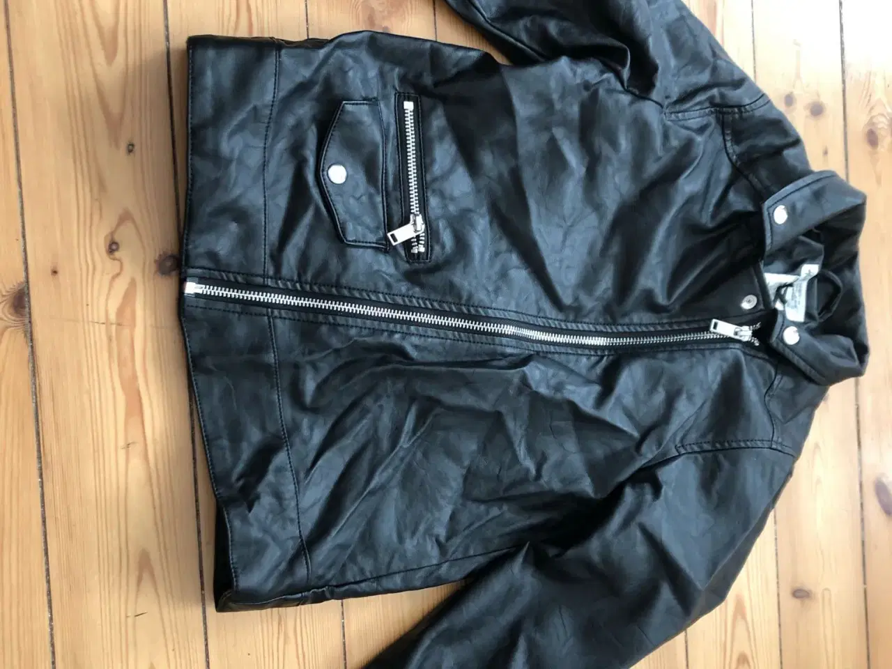 Billede 1 - Læderjakke str 140 i god stand