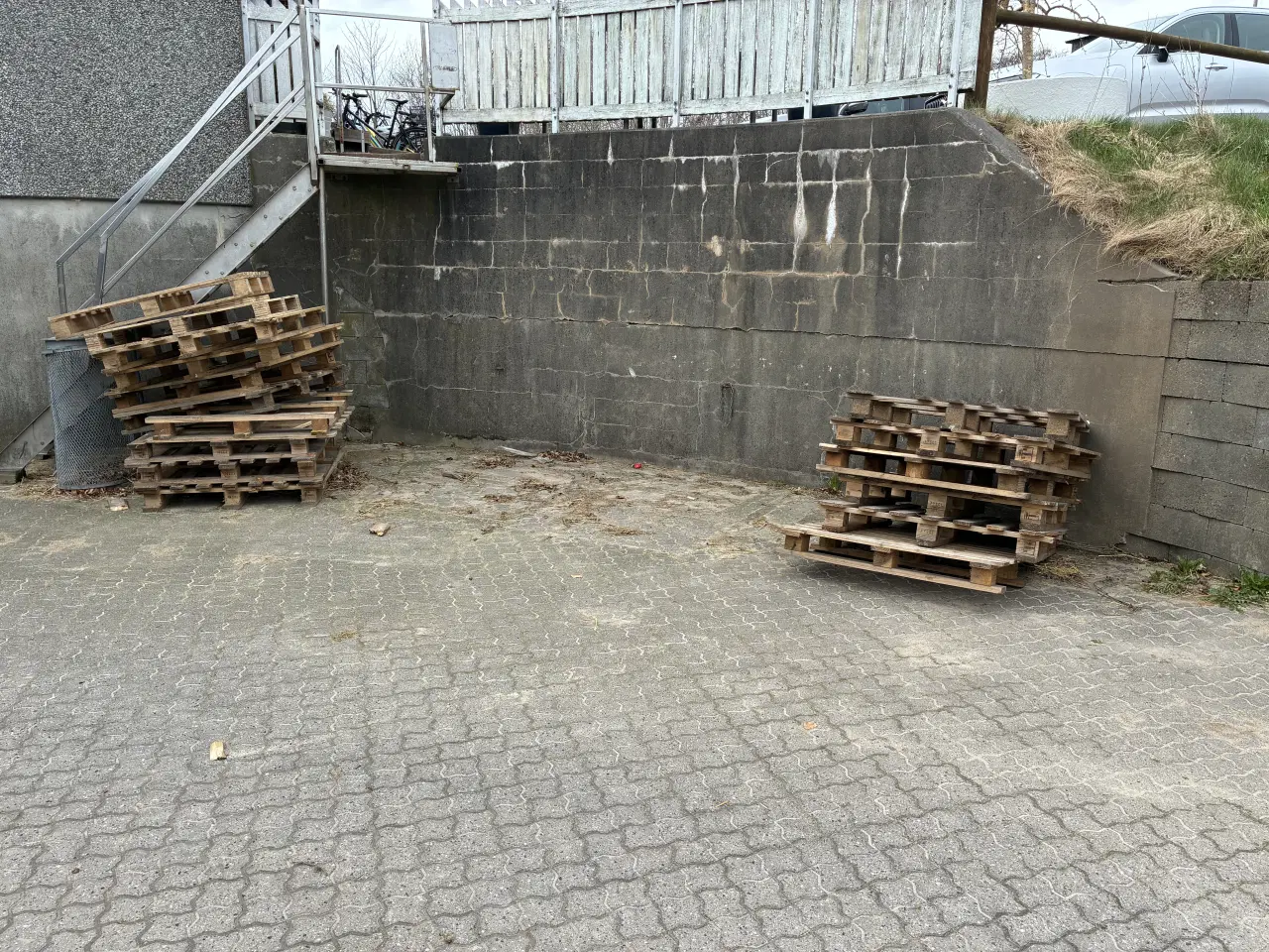 Billede 1 - Paller bortgives 16stk