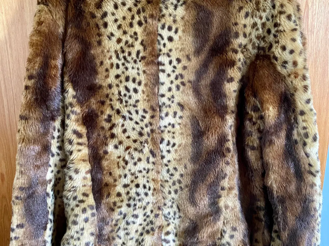 Billede 2 - Leopard jakke til salg
