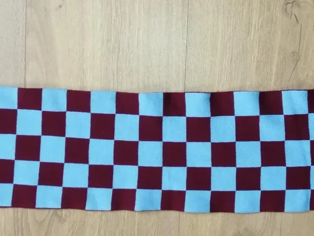 Billede 2 - NYT WEST HAM UNITED HALSTØRKLÆDE, 135 CM