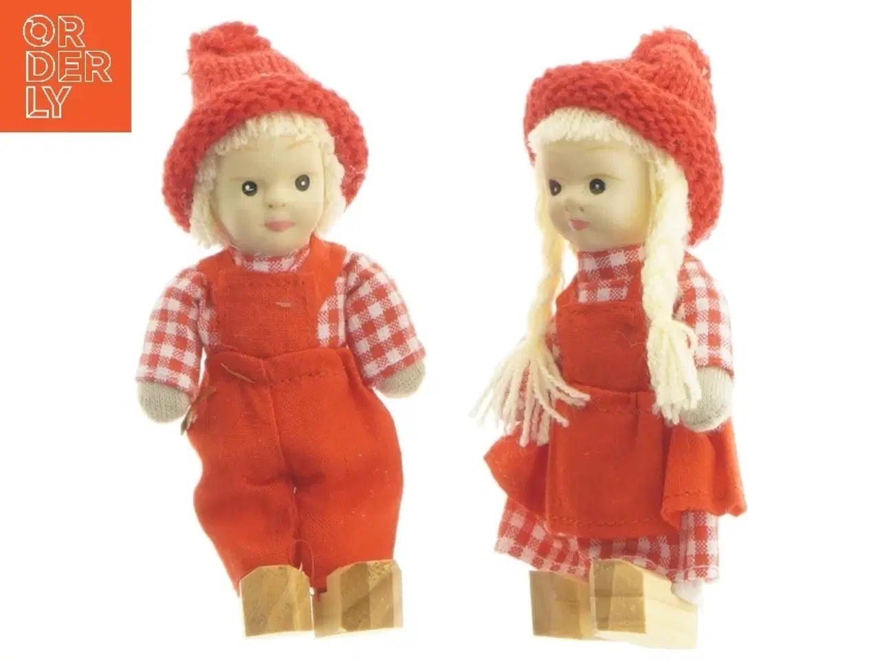 Billede 1 - To nissedukker med rødt tøj og strikhuer (str. 2 stk 12 cm)