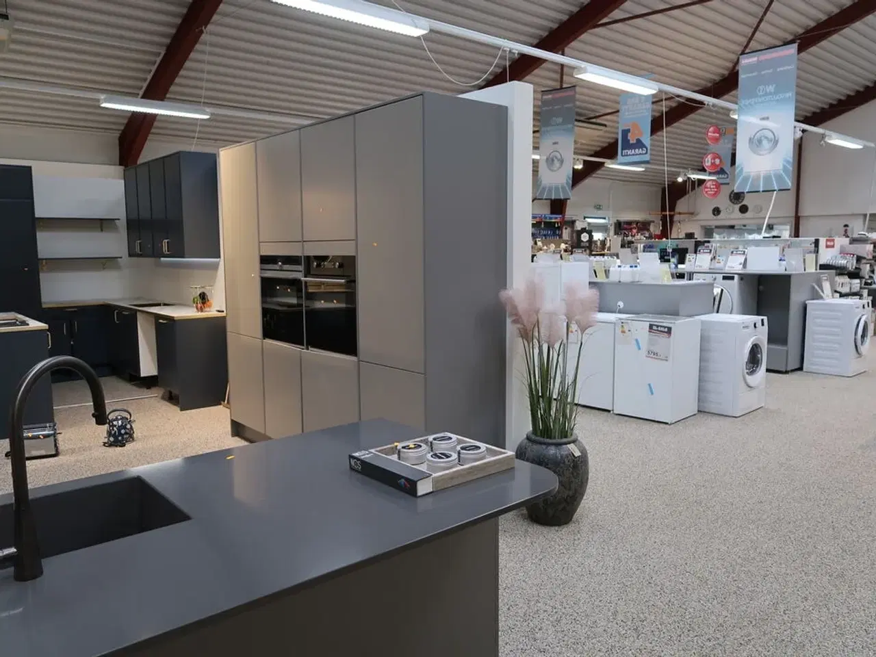 Billede 4 - Køkken NORDANRO uden hårdehvidearer/armatur med stenbordplade SILESTONE