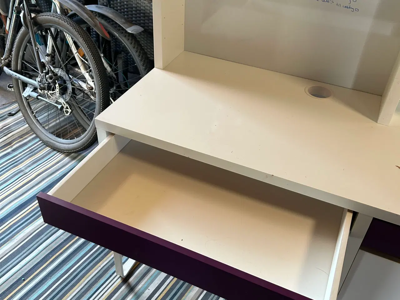 Billede 3 - Skrivebord fra ikea 