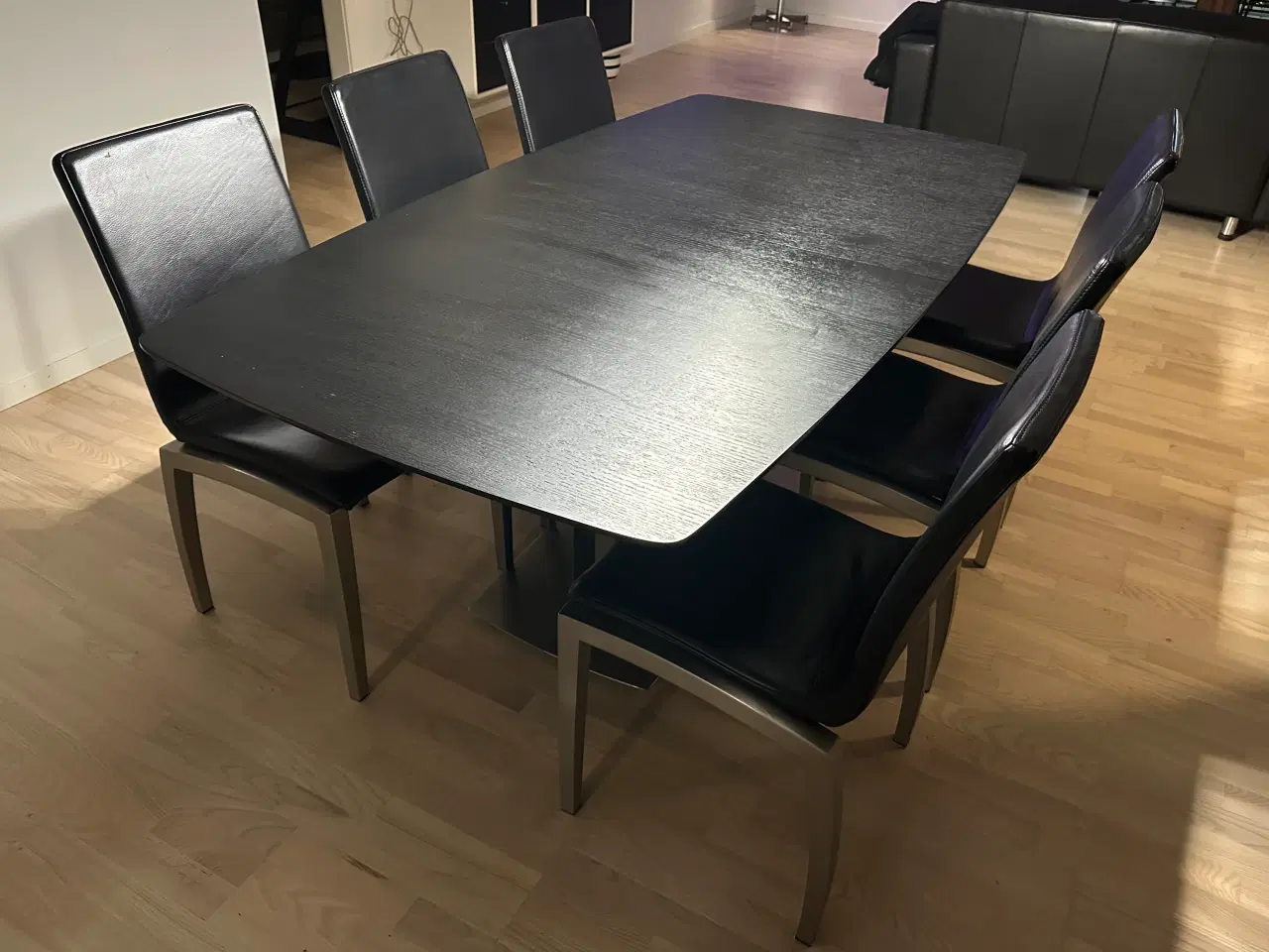 Billede 1 - BoConcept Spisebord og stole 