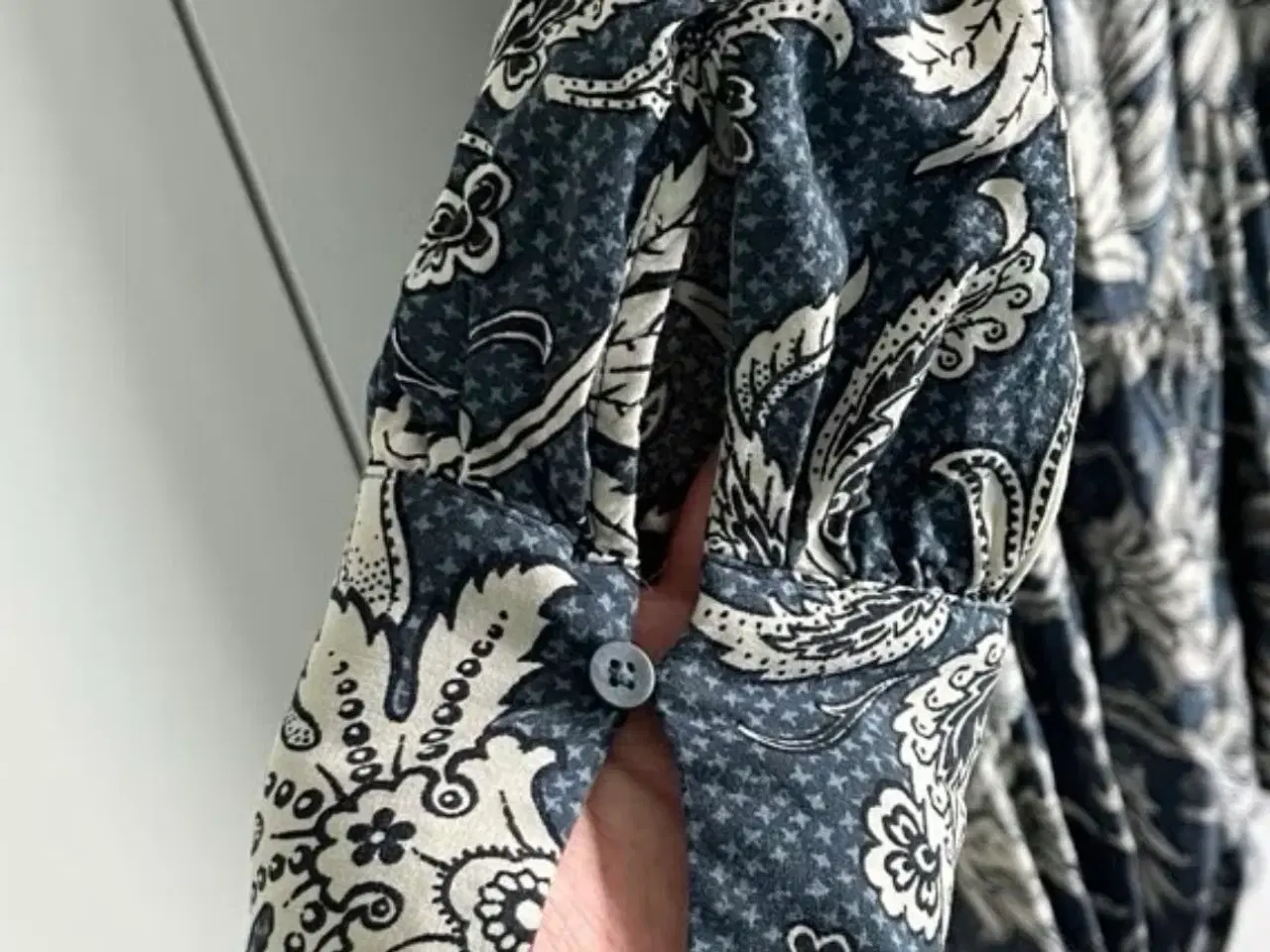 Billede 5 - Blå blomstret kjole fra H&M