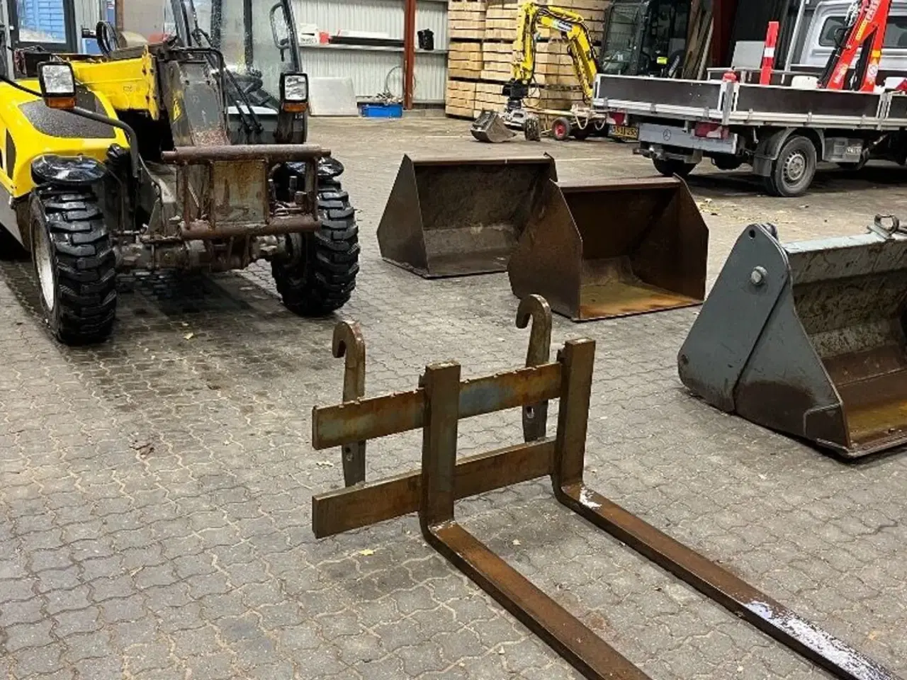 Billede 3 - Kramer 1245 Allrad  med 3-1 skovl, 2 stk. læsseskovl samt pallegafler.