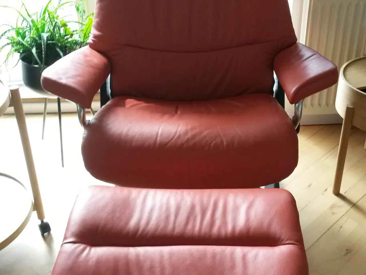 Billede 2 - stressless wiev med skammel i henna farve