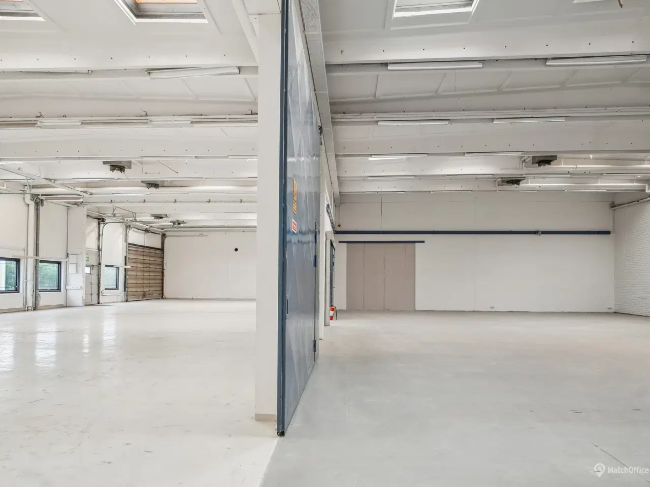 Billede 6 - Lager på 695 m² med høj loftshøjde og to elektriske porte
