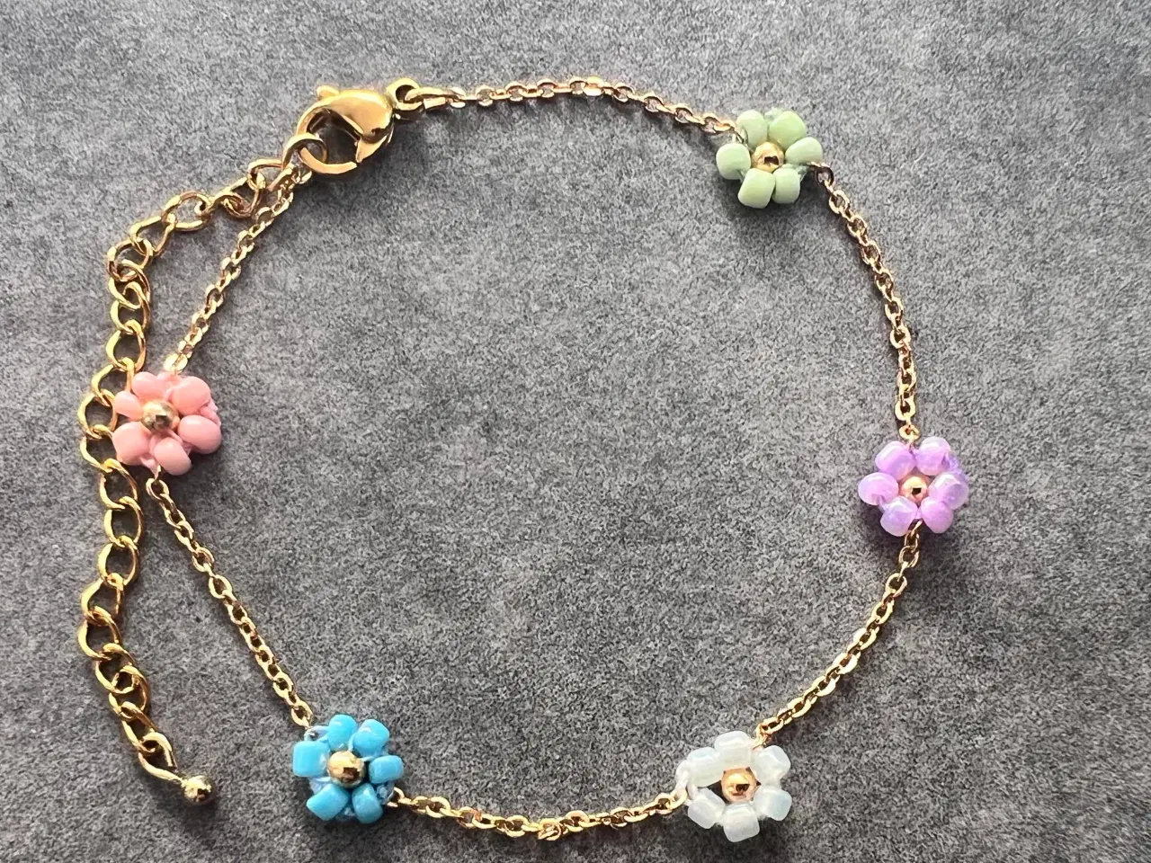 Billede 1 - Nyt smukt Daisy armbånd, 18 karat guldbelagt 