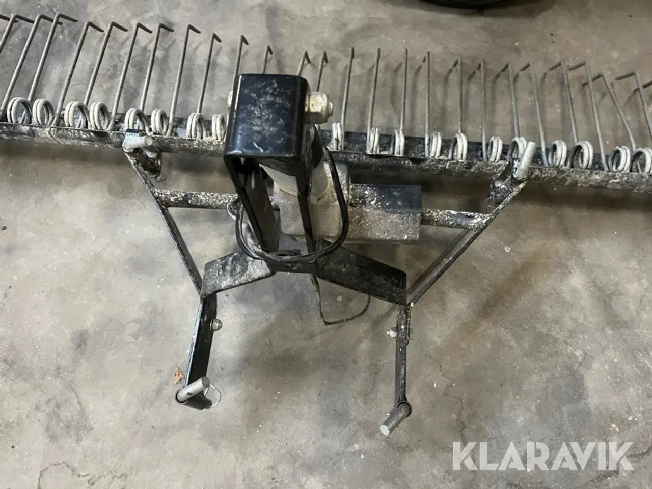 Billede 9 - Gårdrive og vogn