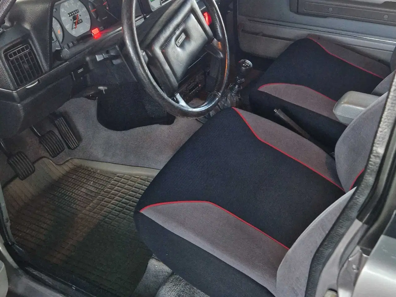 Billede 6 - Volvo 240 GL - topudstyret 