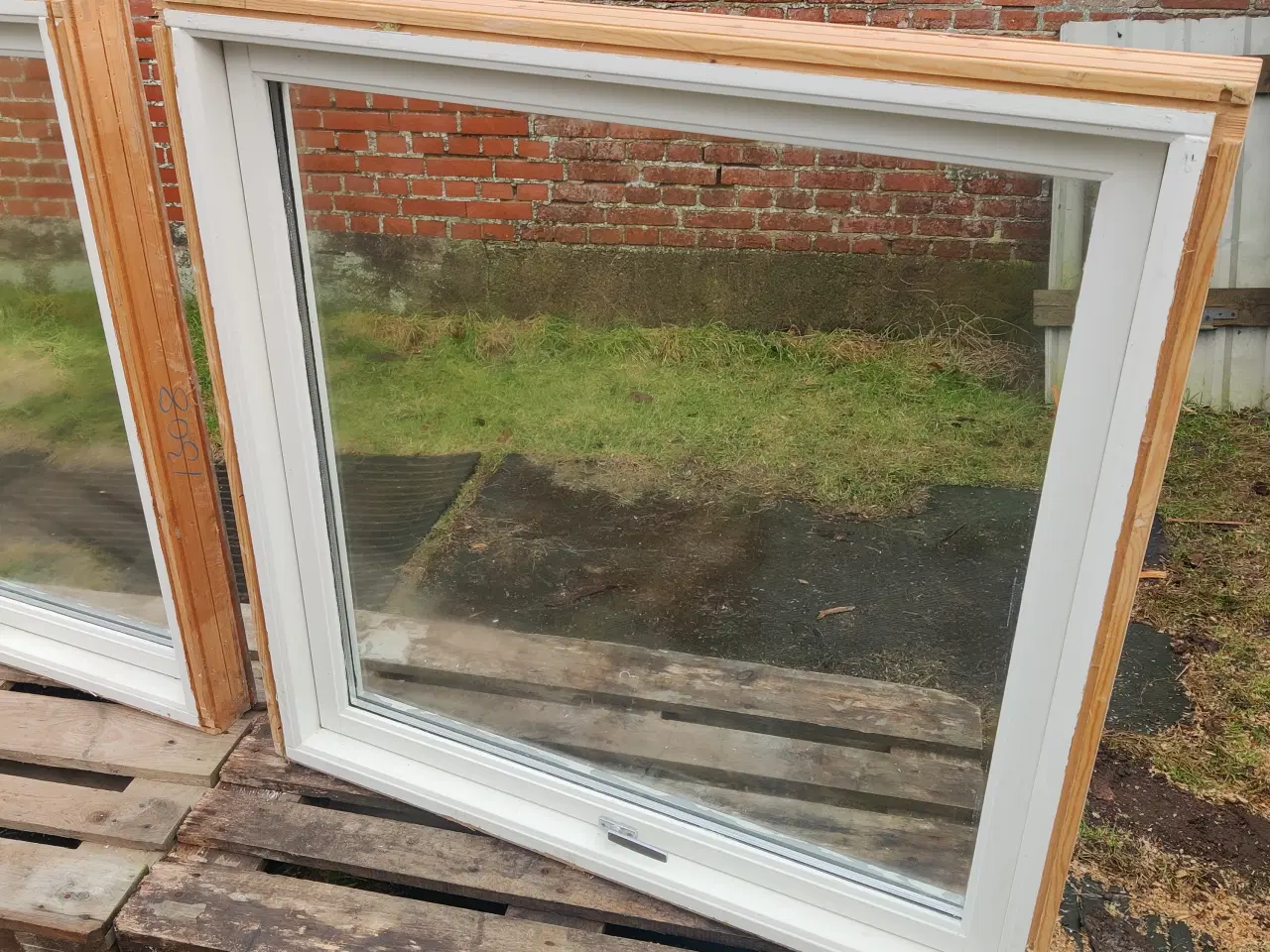 Billede 5 - 2 Stk. træ vinduer