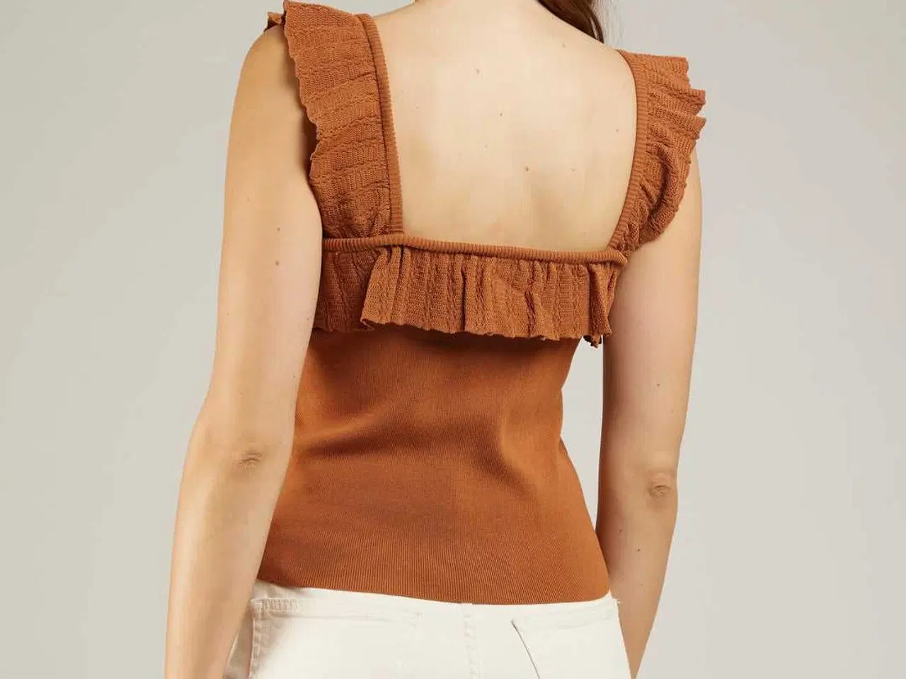 Billede 4 - SØD TOP MED FLÆSER 