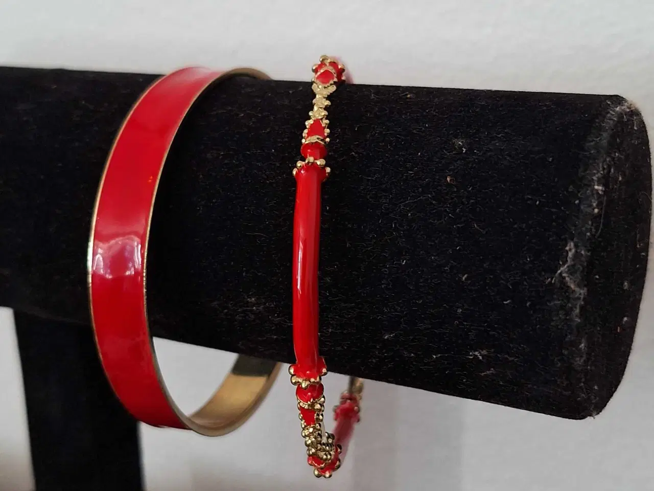 Billede 2 - Røde armbånd 
