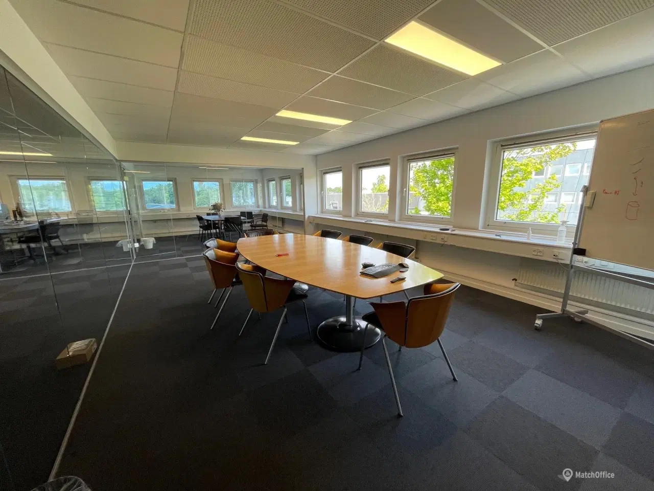 Billede 3 - Pæne kontorer med god indretning