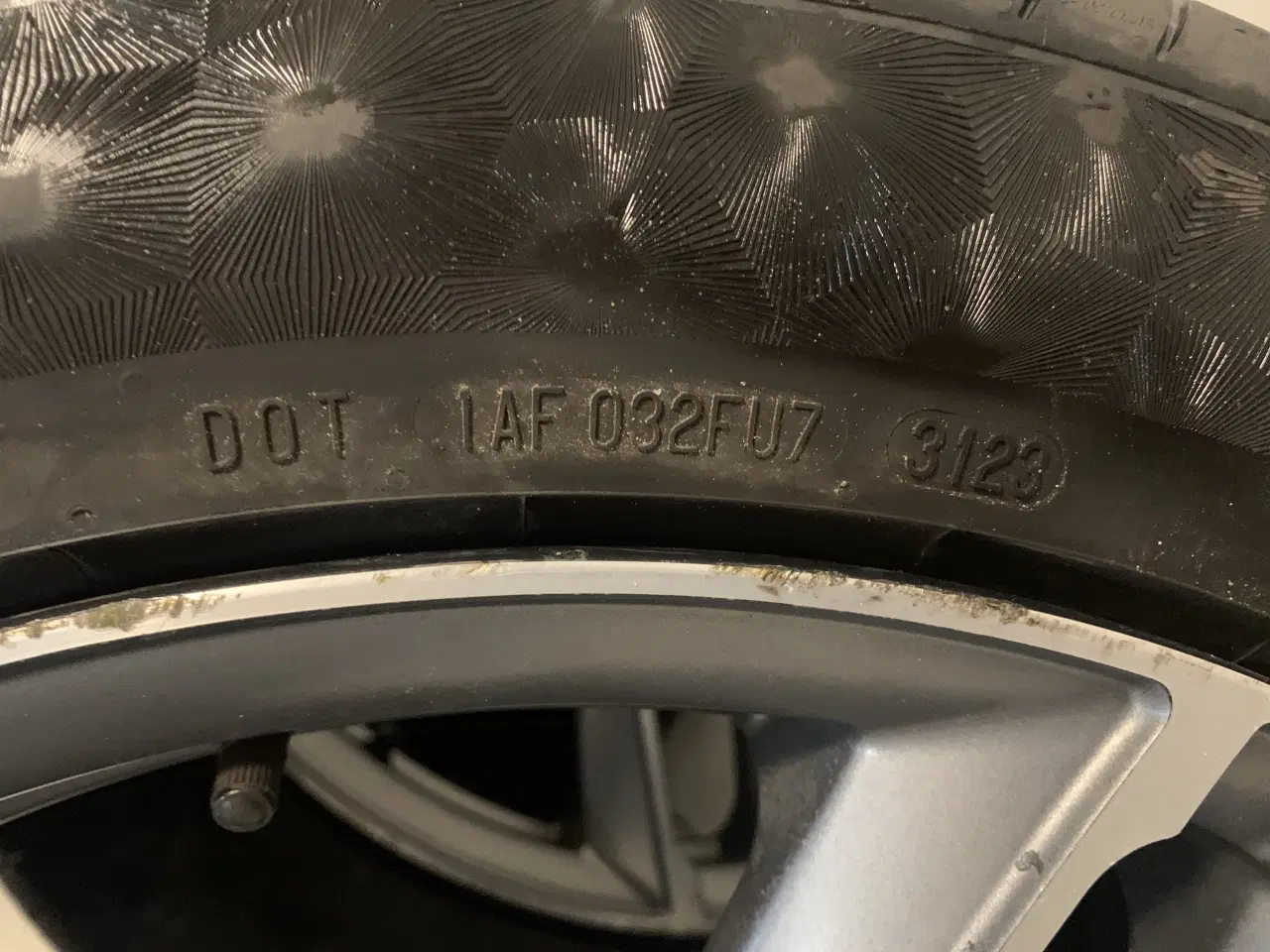 Billede 7 - 20” fælge med sommerdæk 255/45-20