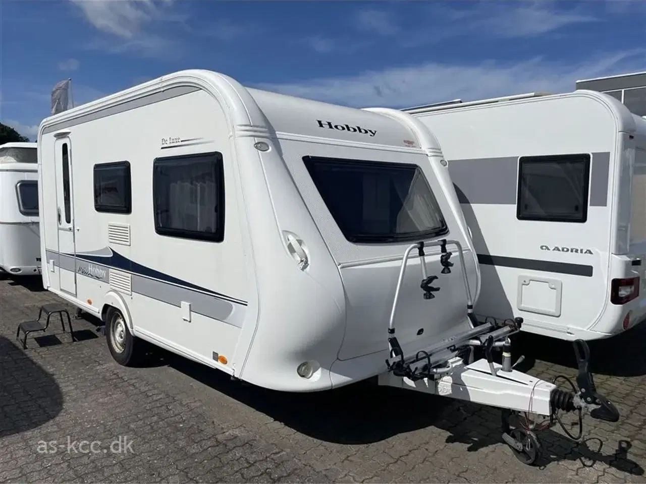 Billede 1 - 2013 - Hobby De Luxe 440 SF   Hobby de Luxe 440 SF årgang 2013. 4 sovepladser, 5 siddepladser, Mover, gulvvarme, tæppe i vognen, Isabella Capri 2,5 m fortelt