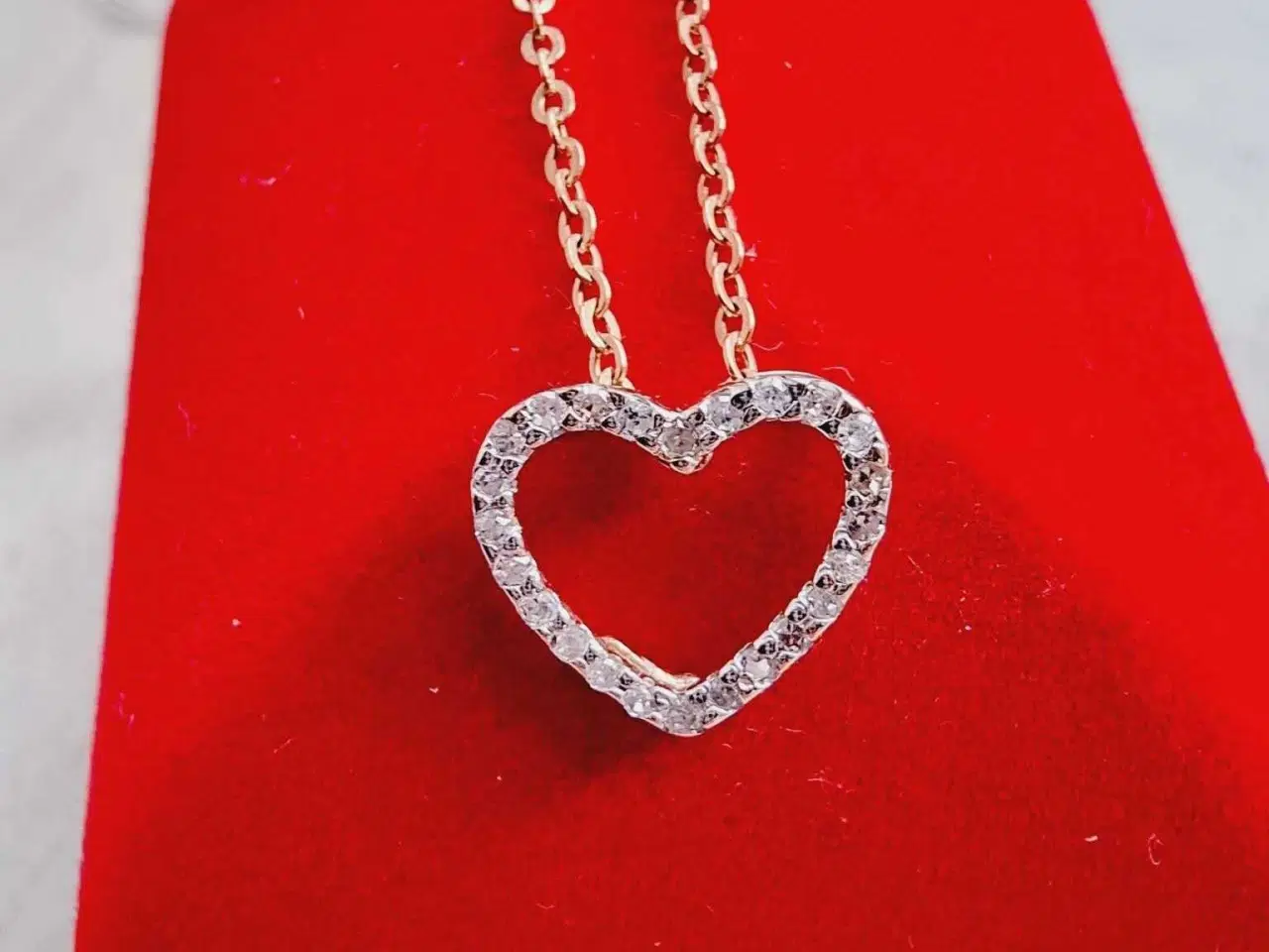 Billede 1 - 14 karat guld kæden & vedhæng m/ 24 stk diamanter