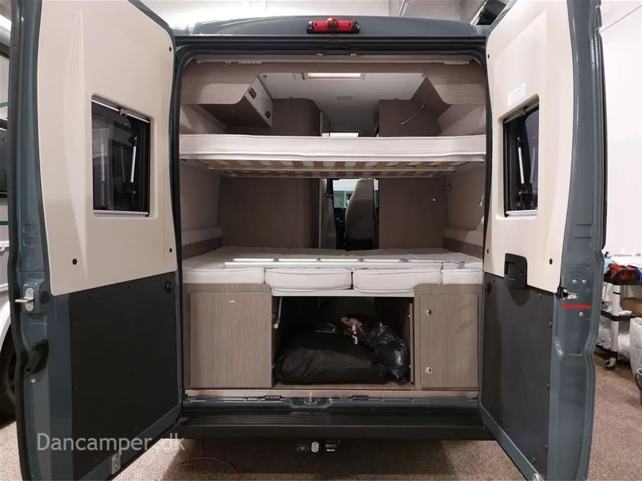 Billede 21 - 2023 - Chausson ROAD LINE V594 VIP MAX   UNDER KLARGØRING! Super spændende, kort van med to dobbeltsenge på tværs i køjesystem. 2,2, L motor , 140 HK, solcelle og markise m.m.