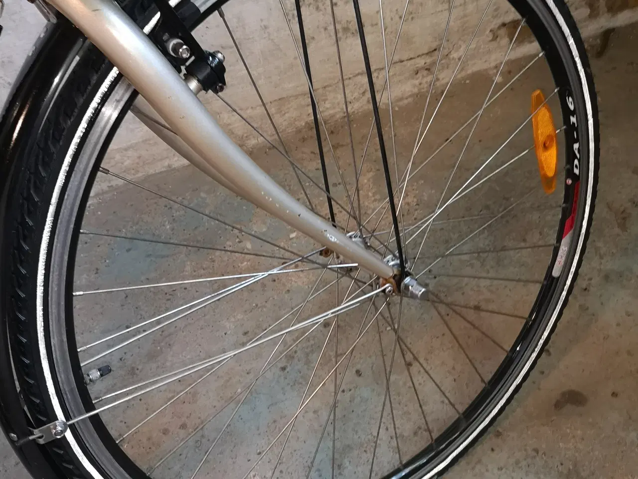 Billede 11 - Mustang concept 28" 55cm  dæk som ny , for- og bag