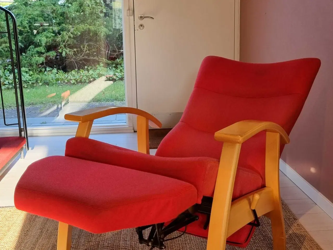 Billede 4 - Flot Farstrup lænestol med fold-ud fodskammel