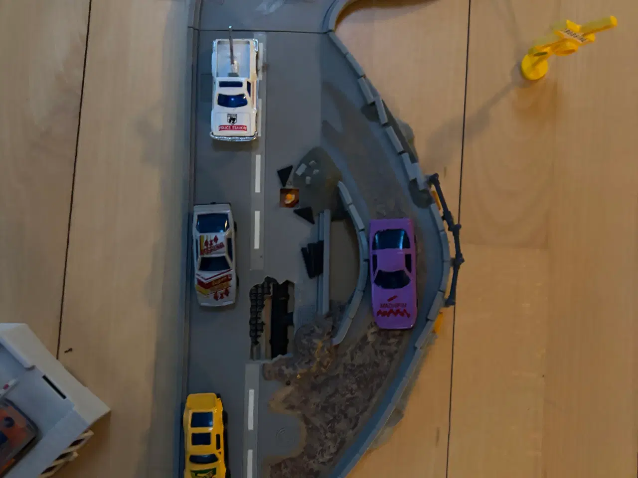 Billede 4 - McDonald’s Legetøjsbane med Masser af Biler