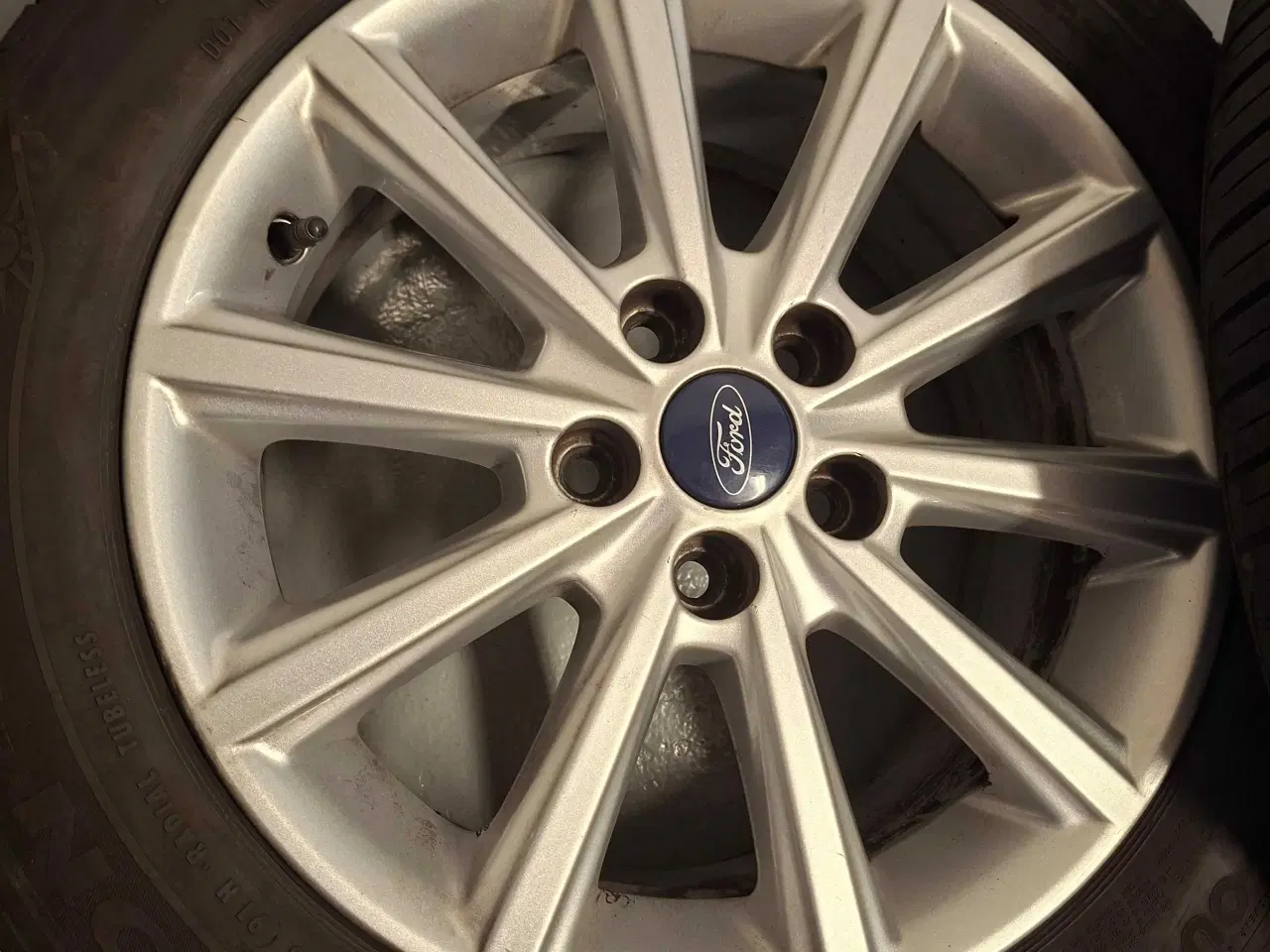 Billede 4 - Ford 16 tommer alufælge med næsten nye dæk
