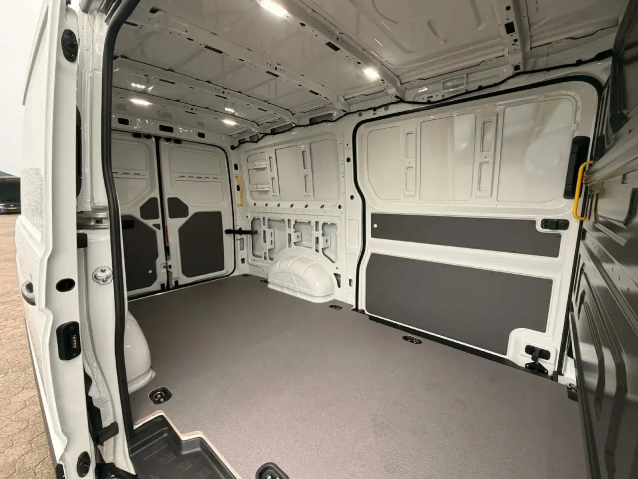 Billede 13 - VW Crafter 35 2,0 TDi 177 Kassevogn L3H2 aut.