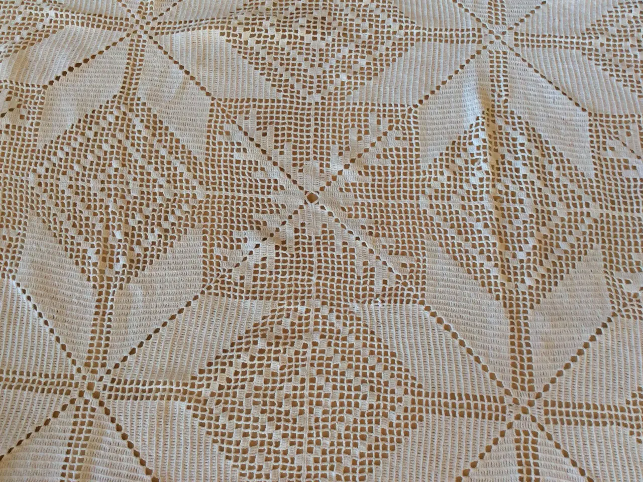 Billede 2 - Hæklet tæppe,hvidt