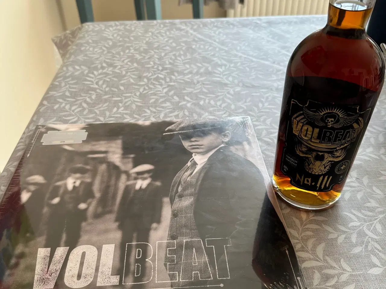 Billede 1 - Volbeat plade + flaske Volbeat rom