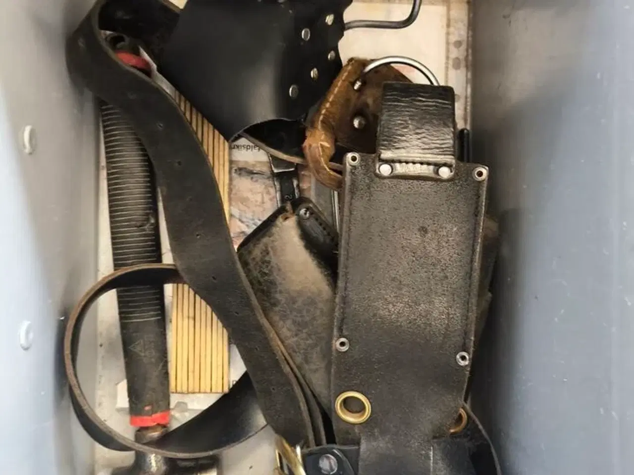 Billede 2 - Kasse m. sikringsgrej samt div.