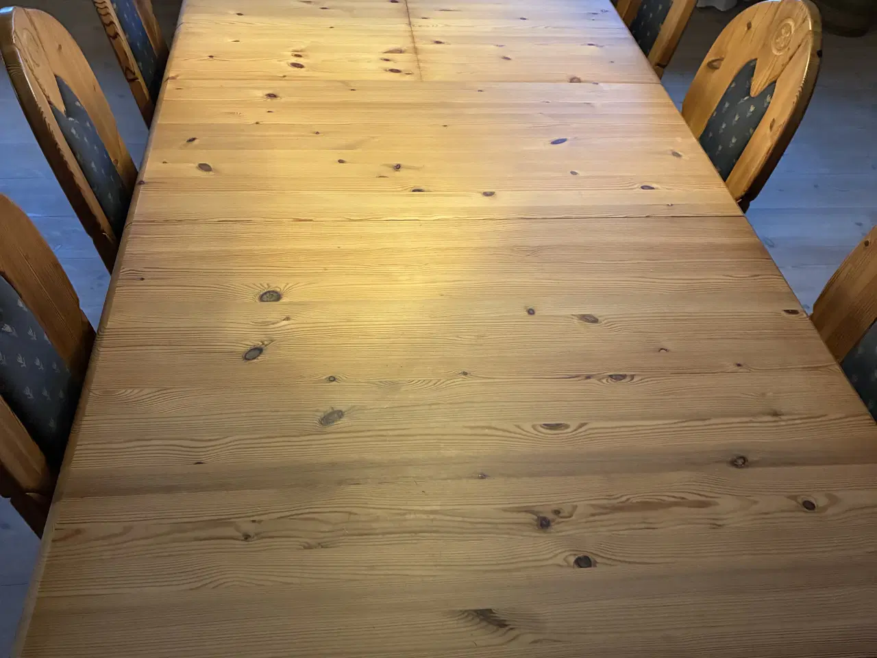 Billede 5 - Velholdt solidt spisebord