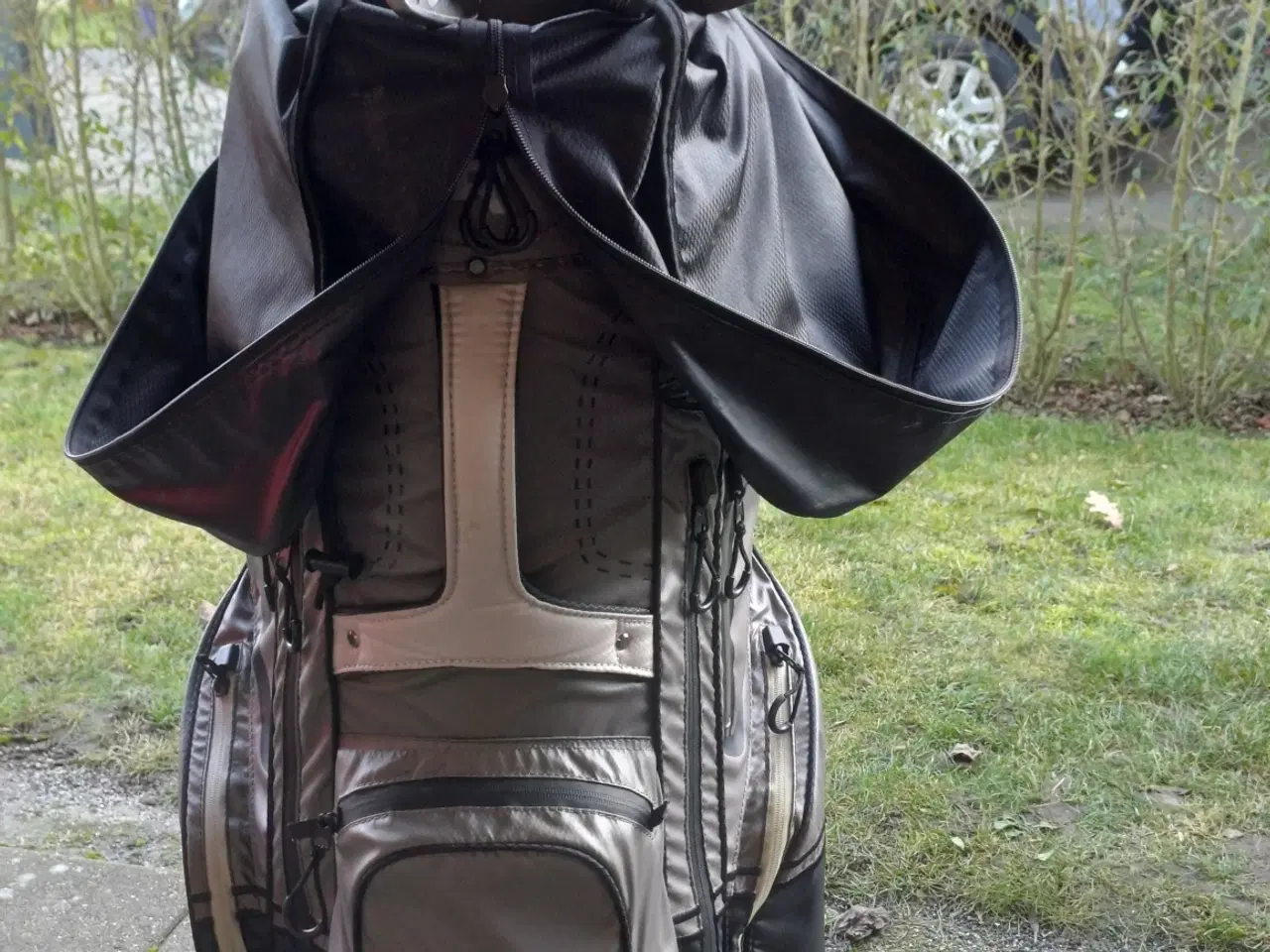 Billede 1 - Vognbag med jern og køller til salg