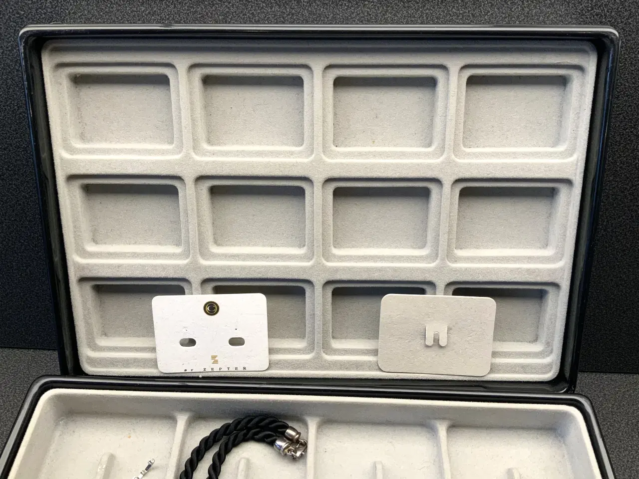 Billede 7 - Præsentationsbakker til smykker med taske.