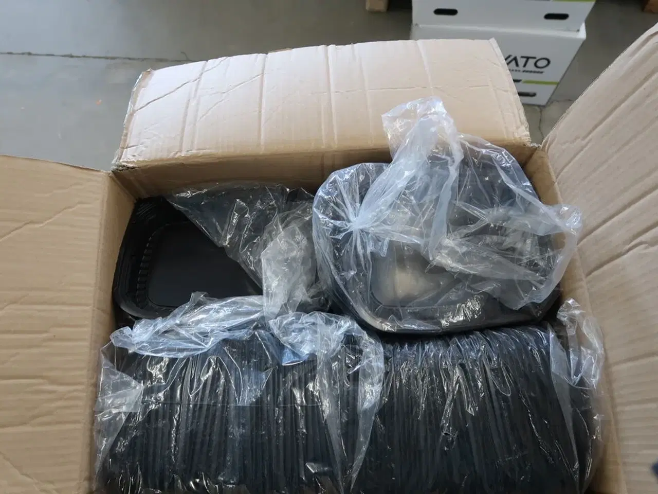 Billede 6 - 2 kasser (400 pr. stk.) Madbakker  3642010