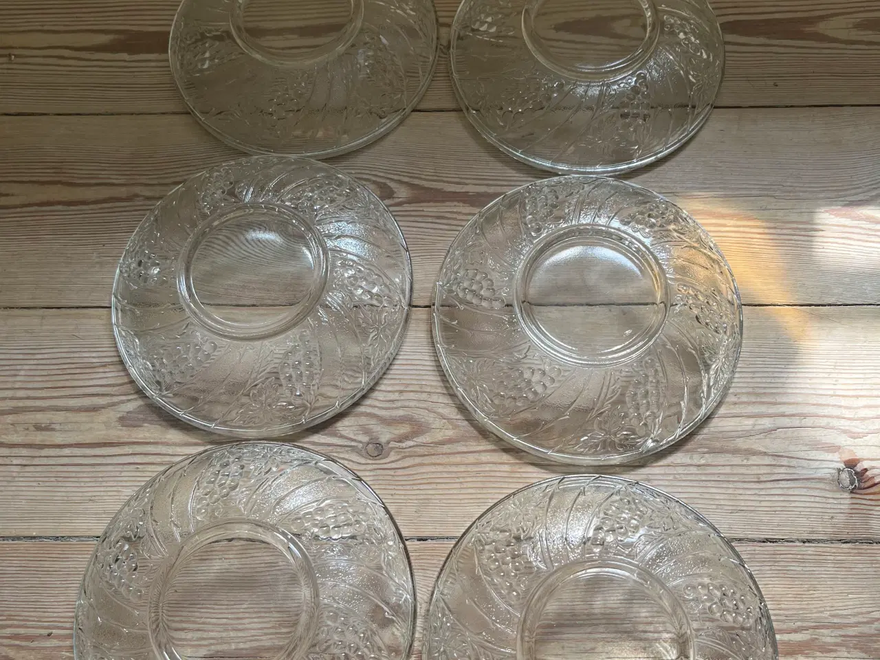 Billede 4 - Glas asietter med præget drue mønster