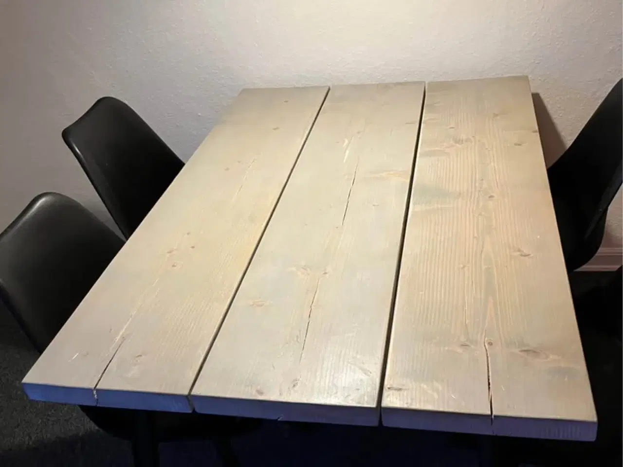 Billede 1 - Spisebord + 4 stole 