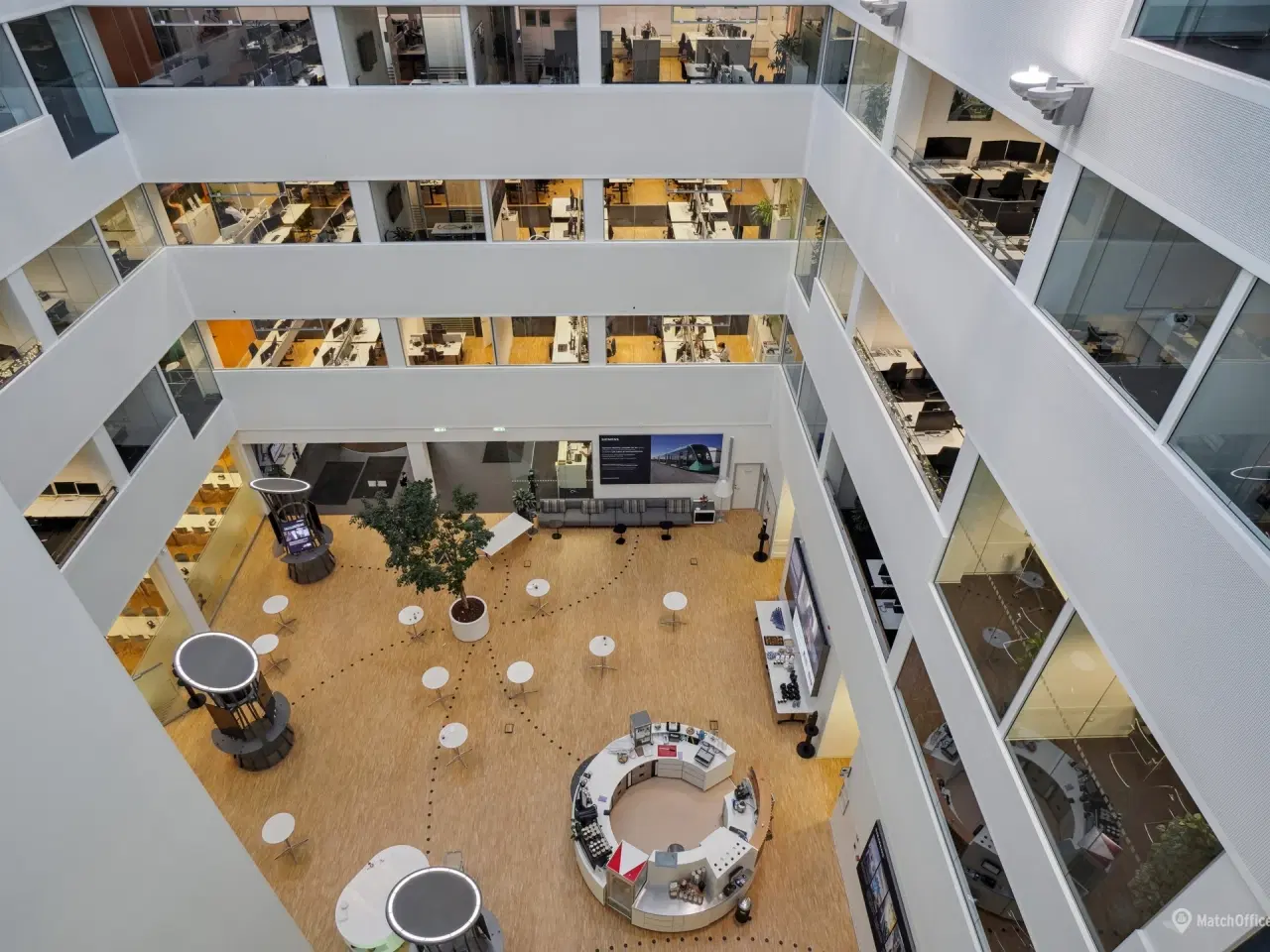 Billede 3 - Moderne kontorhus i dynamisk erhvervskvarter