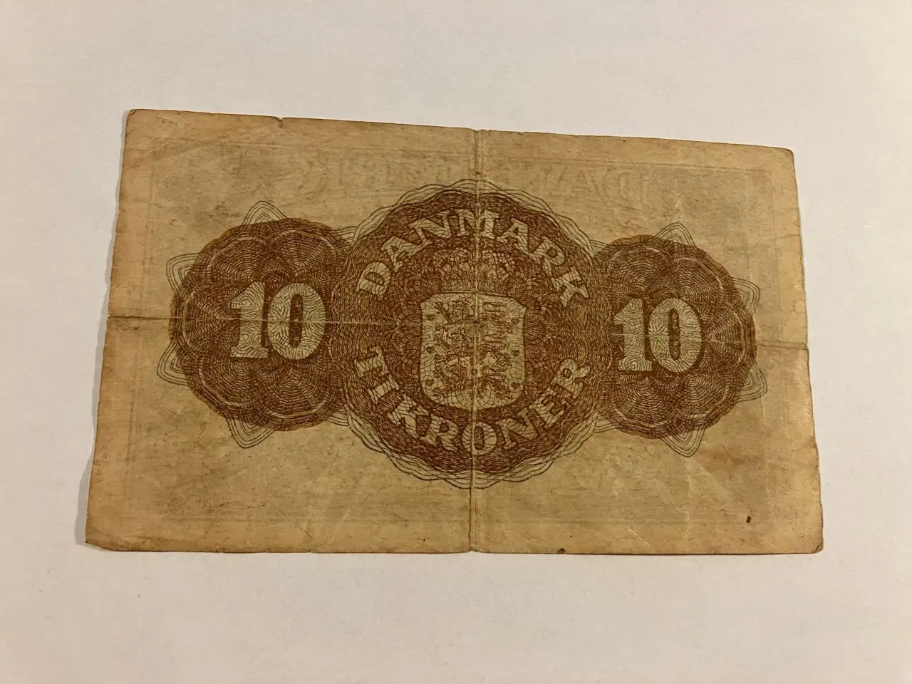 Billede 2 - 10 Kroner 1944 - Slidt og hul i midten