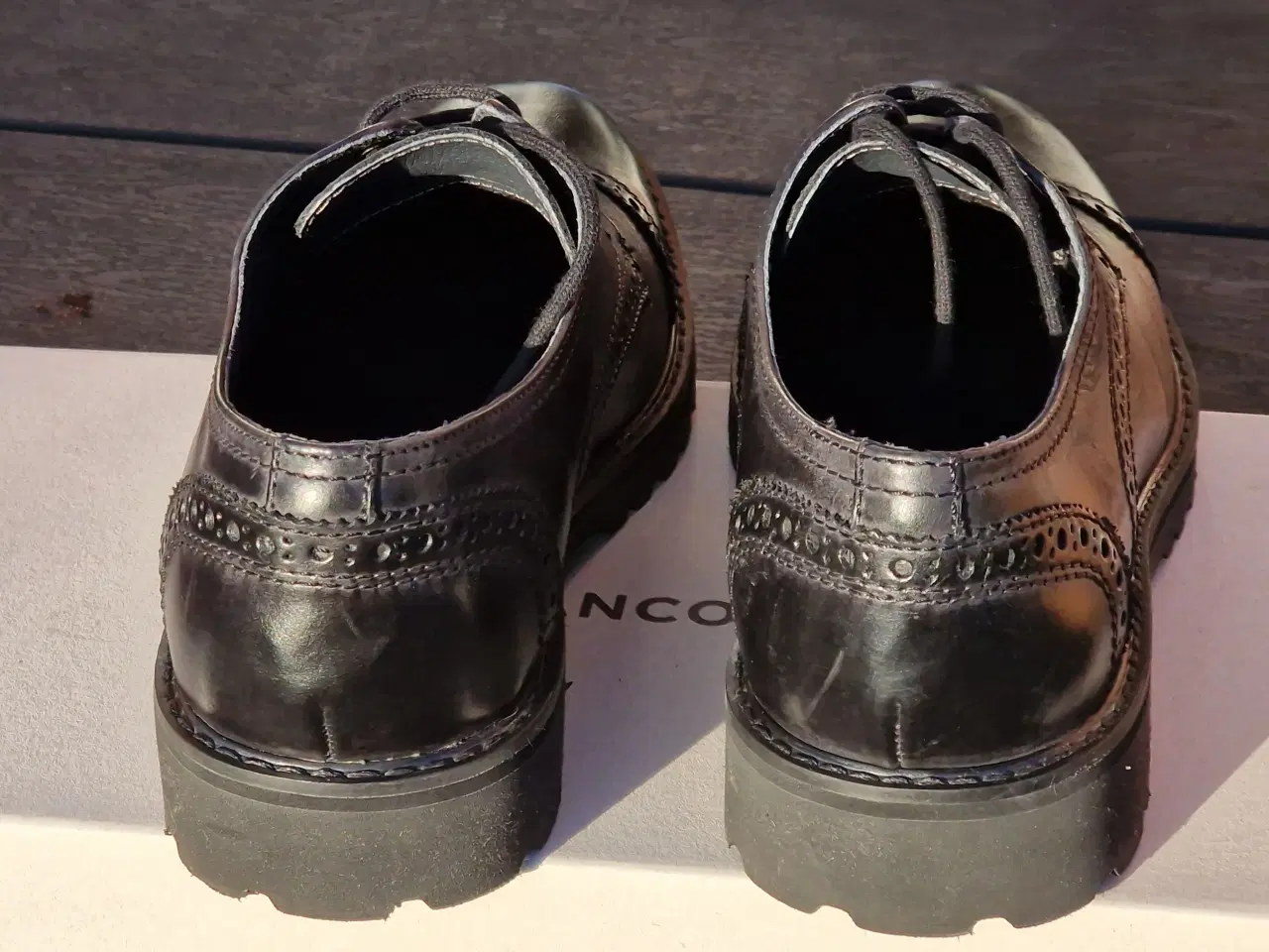 Billede 2 - Sorte sko til fest eller hverdag.