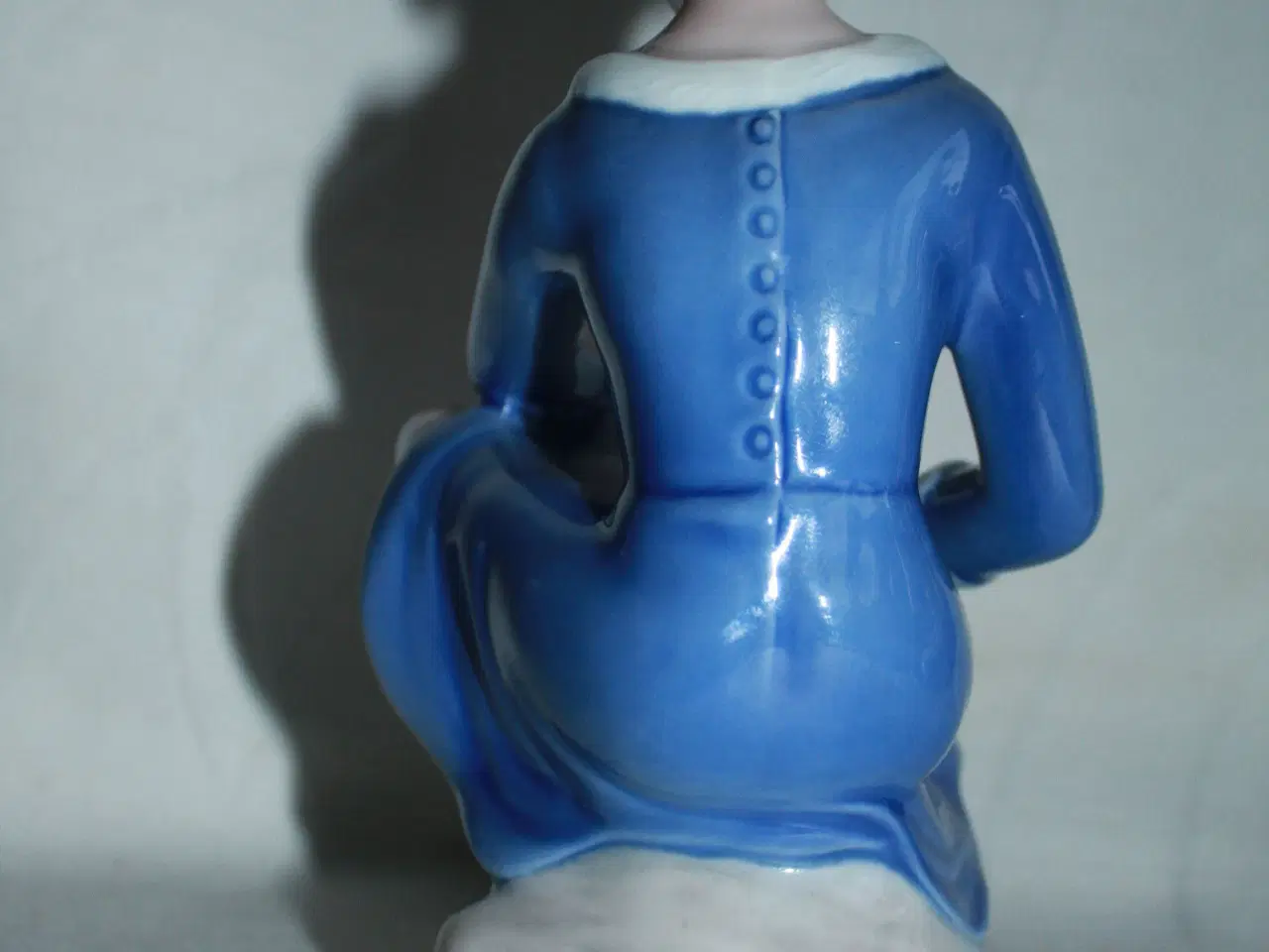 Billede 7 - Porcelænsfigur "Pige med skøjter" fra B&G