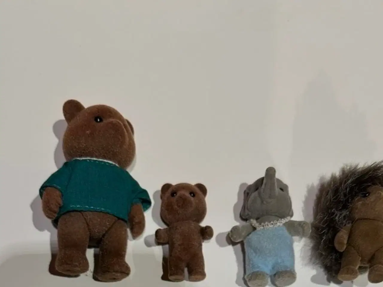 Billede 8 - Sylvanian børnehave med inventar, bil, figurer 