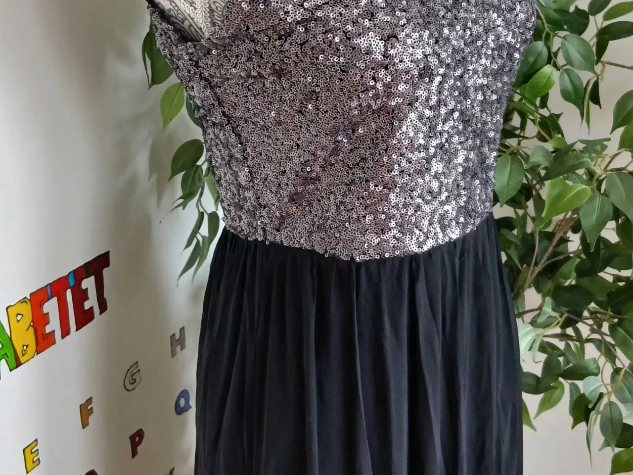 Billede 4 - Kjole. Warehouse. Large/40