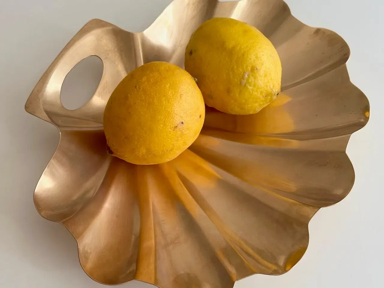 Billede 1 - Muslingeformet messingfad