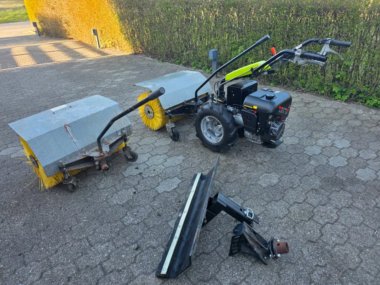 Billede 3 - Grillo Redskabsbærer / Fejemaskine